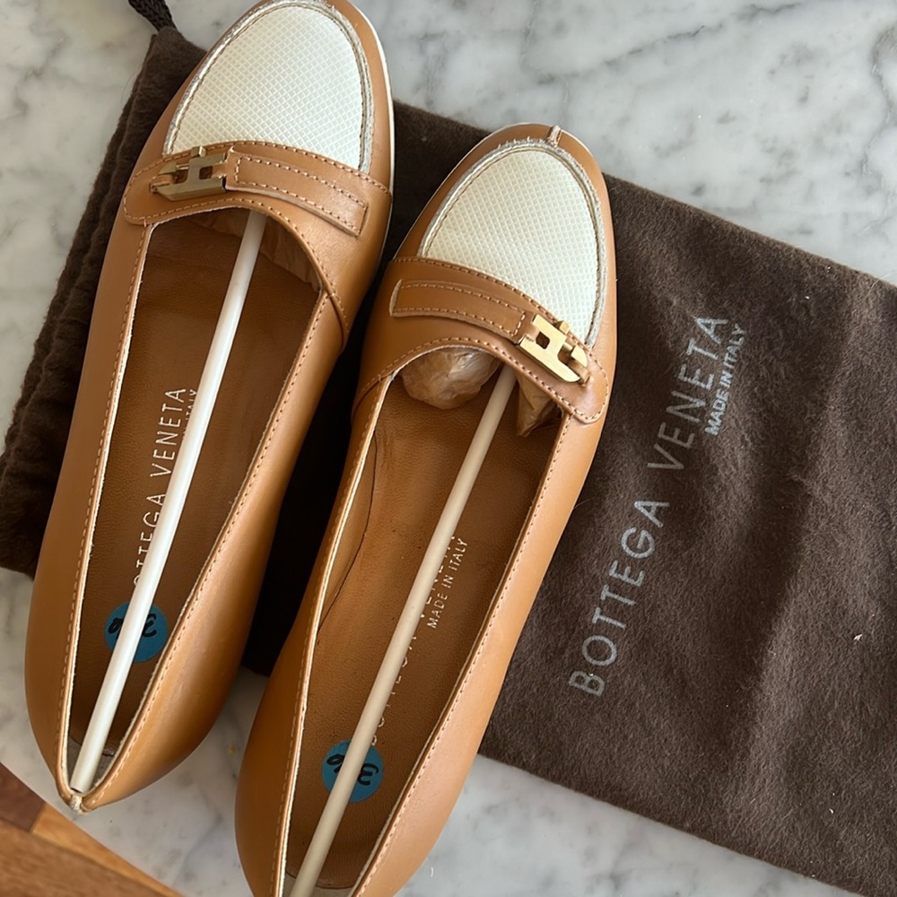 Vintage beige Bottega Veneta flats, 37 1/2.  LAST TAG